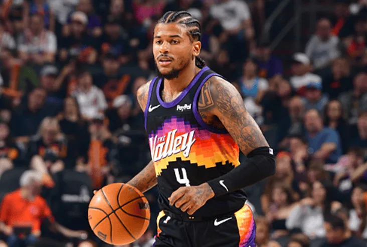 华体会平台官方网站-队记:杰伦-格林中场时返回赛场尝试热身,随后又返回更衣室